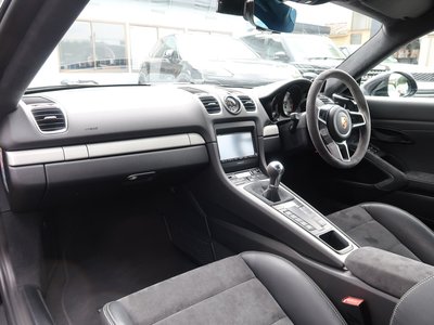 2016 Porsche CAYMAN photo 8