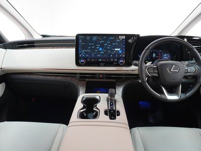 2026 Lexus LM thumbnail 36