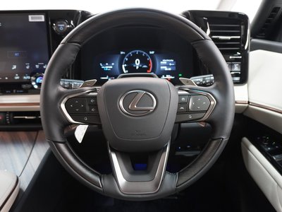 2026 Lexus LM photo 9