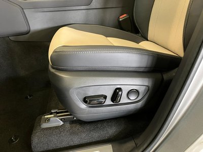صورة مصغرة 15 لـ 2025 Lexus GX