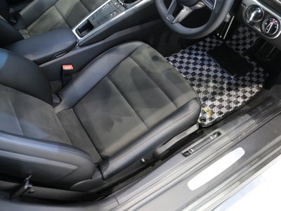 2024 Porsche 718 photo 13