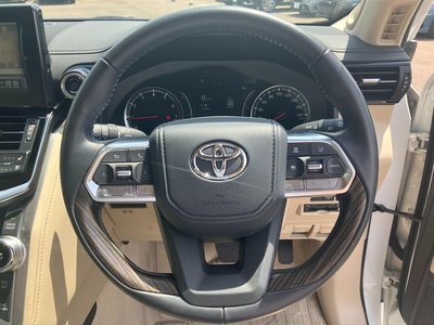 2023 Toyota LAND CRUISER 300 thumbnail 17