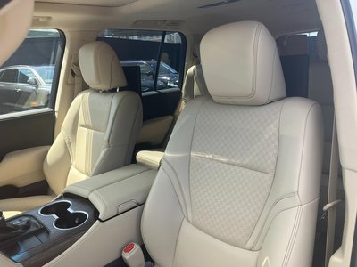 2023 Toyota LAND CRUISER 300 thumbnail 31
