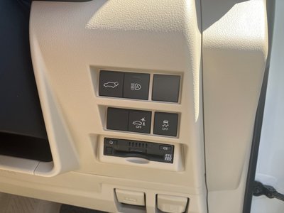 2023 Toyota LAND CRUISER 300 thumbnail 73