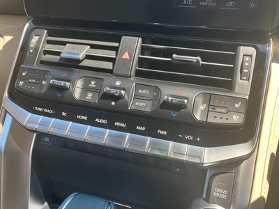 2023 Toyota LAND CRUISER 300 thumbnail 82