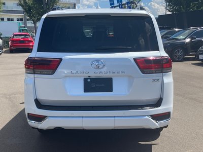 2023 Toyota LAND CRUISER 300 photo 11