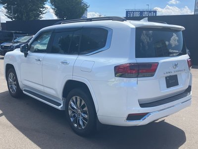 2023 Toyota LAND CRUISER 300 photo 3