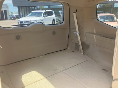 2023 Toyota LAND CRUISER 300 thumbnail 49