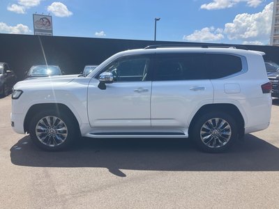 2023 Toyota LAND CRUISER 300 photo 16