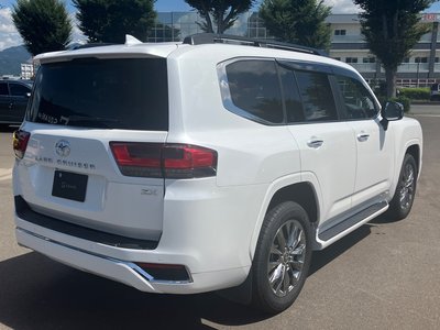 2023 Toyota LAND CRUISER 300 photo 8