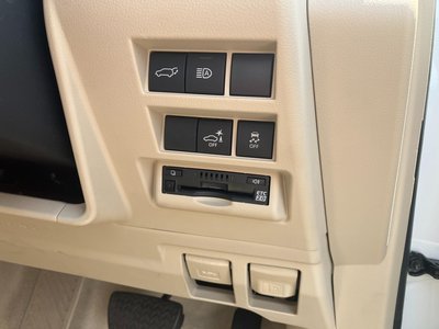 2023 Toyota LAND CRUISER 300 thumbnail 28