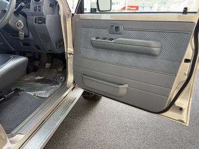 2014 Toyota LAND CRUISER 70 thumbnail 42
