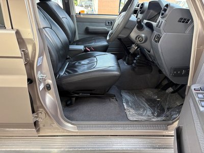 2014 Toyota LAND CRUISER 70 thumbnail 41
