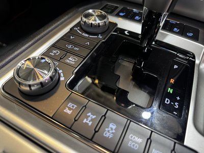 2015 Toyota LAND CRUISER 200 — фото 6