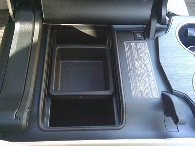 صورة 82 لـ 2023 Toyota LAND CRUISER 300