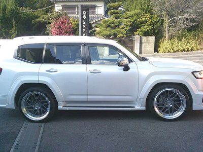 صورة 8 لـ 2023 Toyota LAND CRUISER 300
