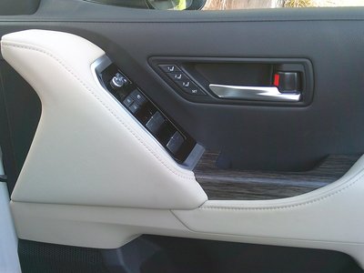 صورة 91 لـ 2023 Toyota LAND CRUISER 300