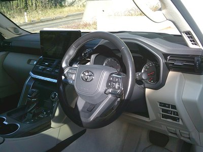 صورة 32 لـ 2023 Toyota LAND CRUISER 300