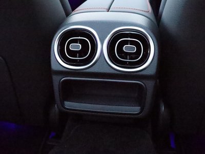 2025 Mercedes-BENZ C-CLASS AMG 照片 34