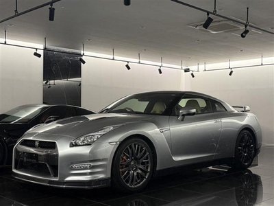 2016 Nissan GT-R photo 1
