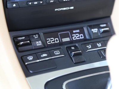 2013 Porsche CAYMAN photo 16