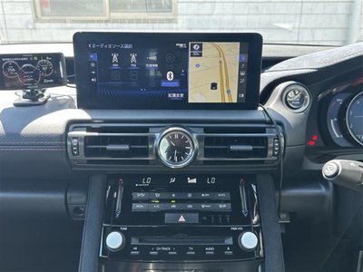 2022 Lexus IS — миниатюра 13