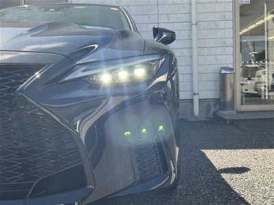 2022 Lexus IS — миниатюра 17