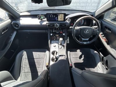 2022 Lexus IS — миниатюра 5