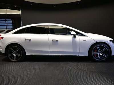 2025 Mercedes-BENZ EQE AMG photo 4