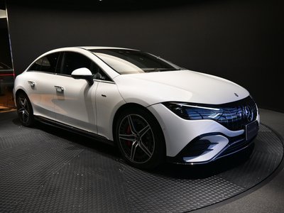 2025 Mercedes-BENZ EQE AMG photo 3
