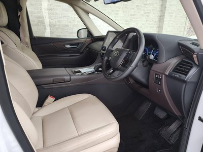 صورة 30 لـ 2025 Toyota ALPHARD