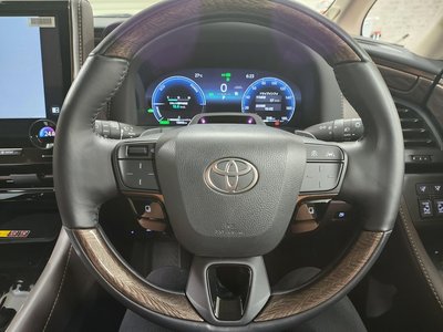 صورة 33 لـ 2025 Toyota ALPHARD