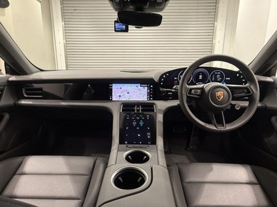 2025 Porsche TAYCAN photo 10
