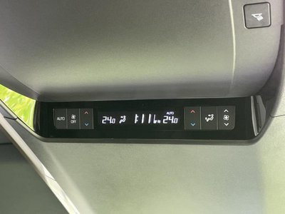 صورة 37 لـ 2025 Toyota ALPHARD