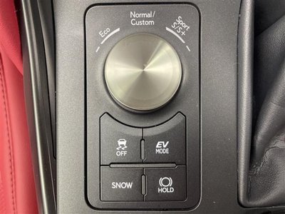2023 Lexus IS thumbnail 29