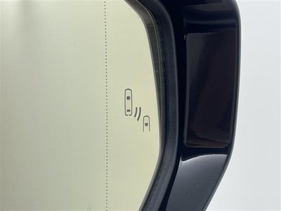 2023 Lexus IS thumbnail 36