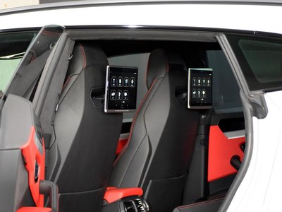 2019 Lamborghini URUS — фото 2