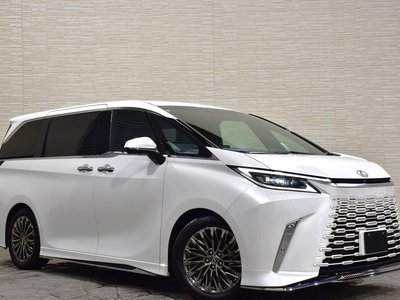 2024 Lexus LM photo 1