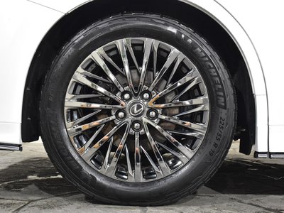 2024 Lexus LM photo 13