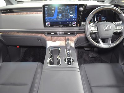 2024 Lexus LM photo 7