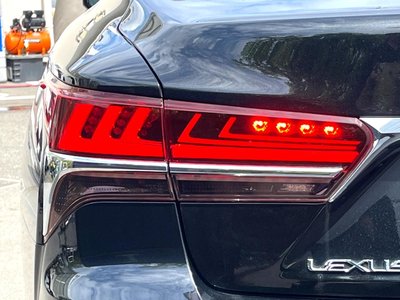 2018 Lexus LS thumbnail 30