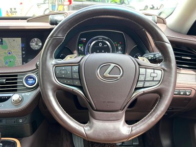 2018 Lexus LS photo 11