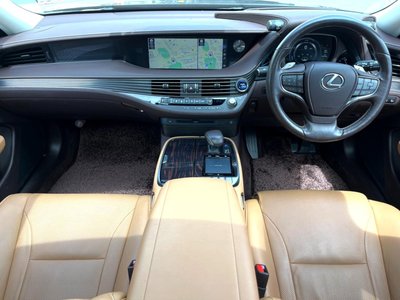 2018 Lexus LS photo 2