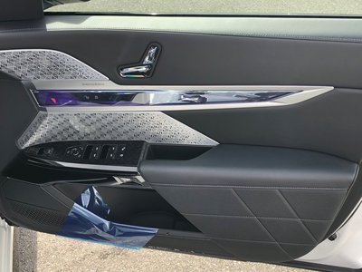 2024 BMW I7 thumbnail 24