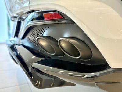 صورة 16 لـ 2023 Aston Martin DBX