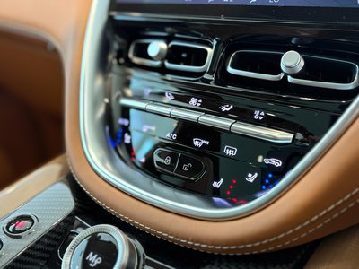 صورة مصغرة 43 لـ 2023 Aston Martin DBX