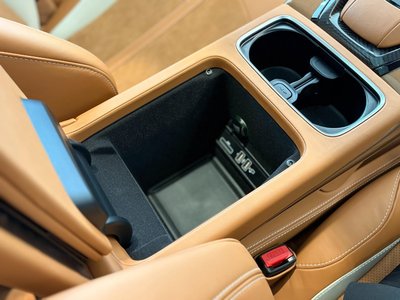 صورة مصغرة 48 لـ 2023 Aston Martin DBX