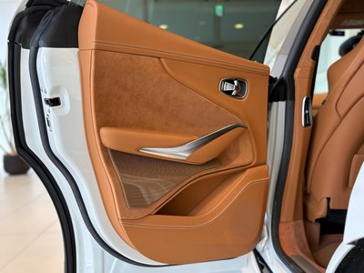 صورة مصغرة 31 لـ 2023 Aston Martin DBX