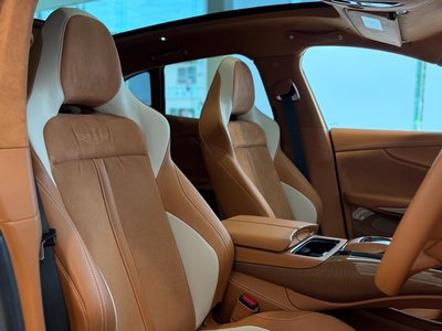 صورة مصغرة 41 لـ 2023 Aston Martin DBX
