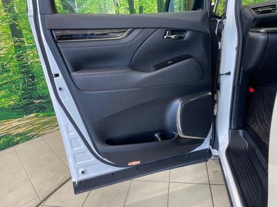 صورة 68 لـ 2023 Toyota ALPHARD